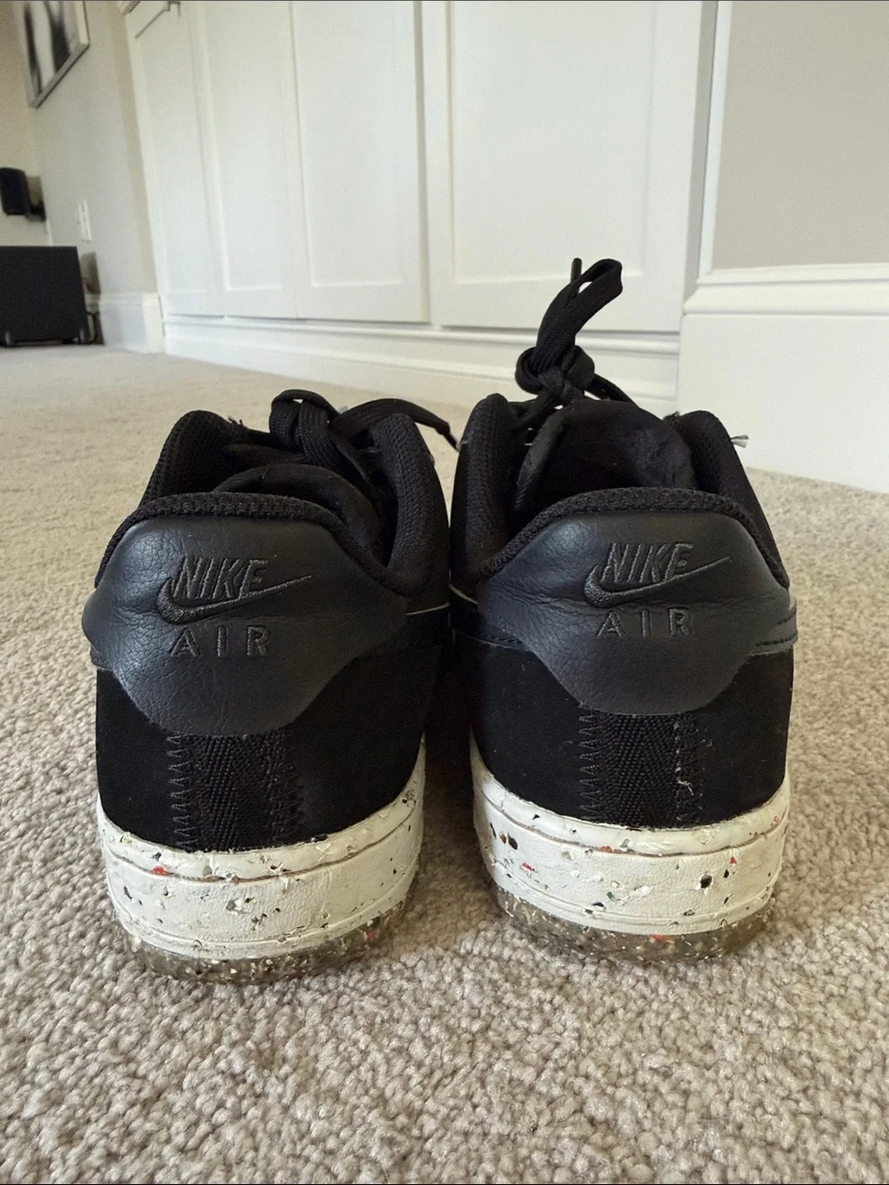 Nike Low Top Sneaker in Olive Green and Black
